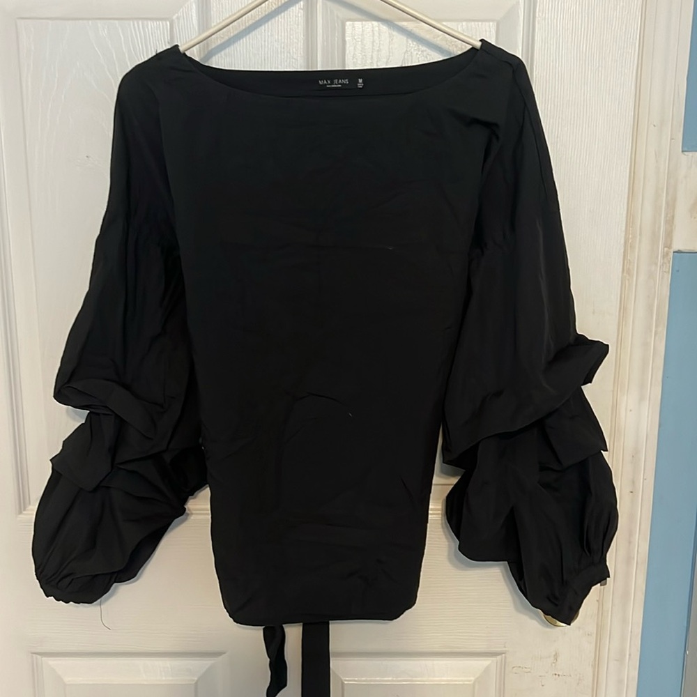 women’s black top